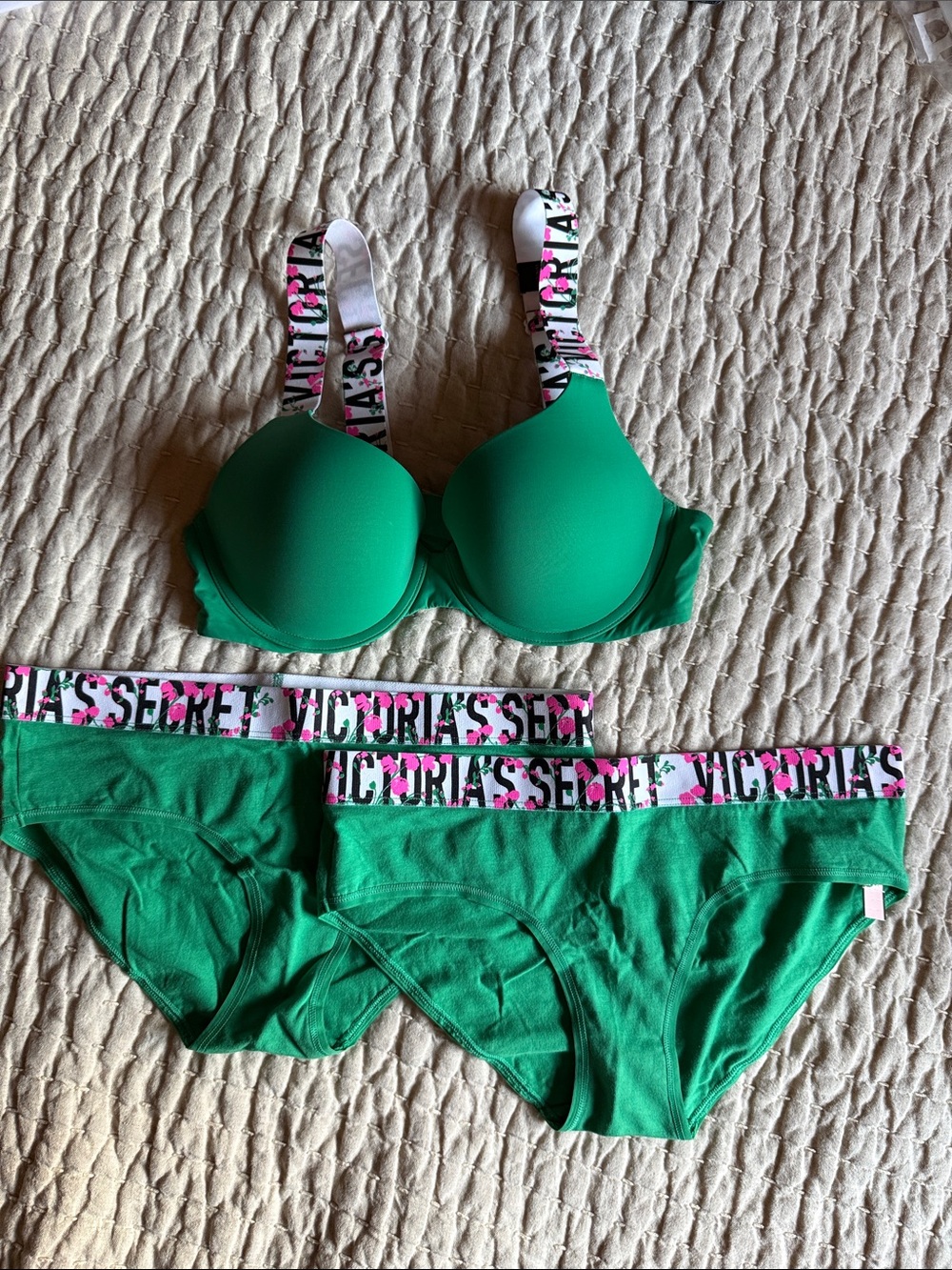 Victoria's Secret Emerald Green T Shirt Bra with 2 pairs of Logo Panties